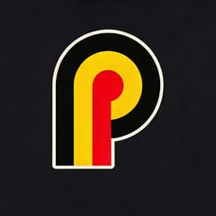 Close-up van het PACKBE-logo, bedrukt op de rug van een zwarte hoodie